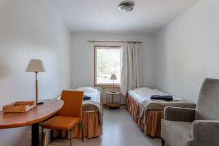 Отель Korpi Bistro & Guesthouse Энонкоски Стандартный двухместный номер с 2 отдельными кроватями и общей ванной комнатой-5